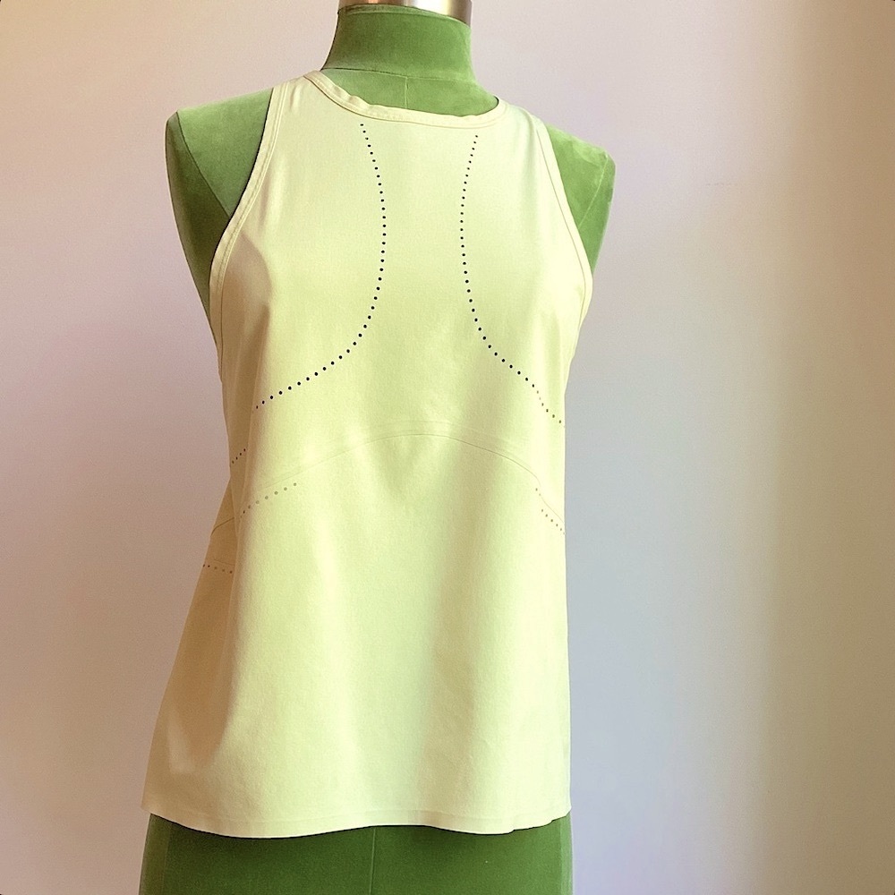 Lululemon women’s loose tank in soft lime green. Size 8.
